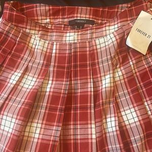 red & white pleated skirt. NEVER WORN !